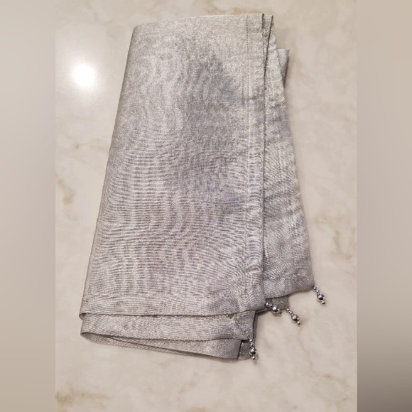 4-20"square silver napkins polyester and metallic with plastic beads trim - Picture 2 of 2